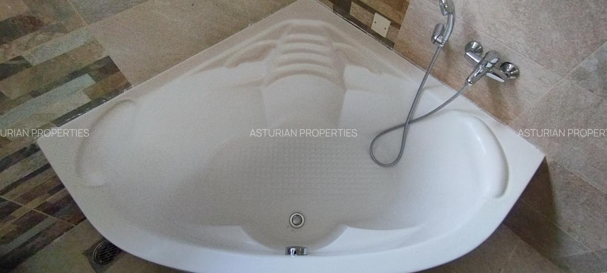 5 Bed Villa with En Suite in Lavington - 4