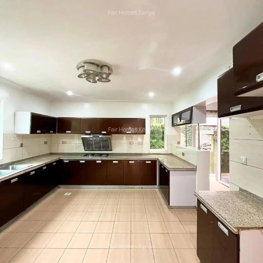 4 Bed Townhouse with En Suite at Riverside Drive - 5