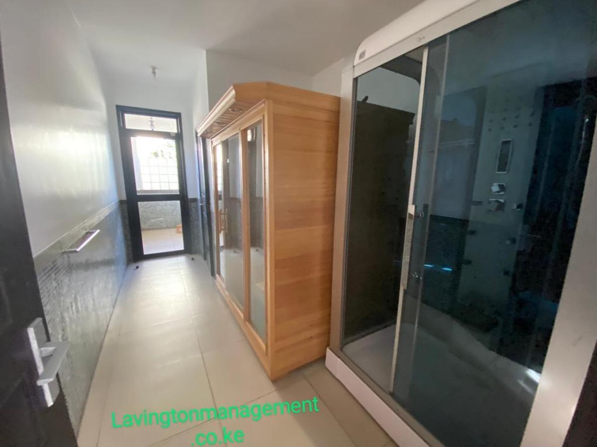 5 Bed Townhouse with En Suite at Lavington Green - 8