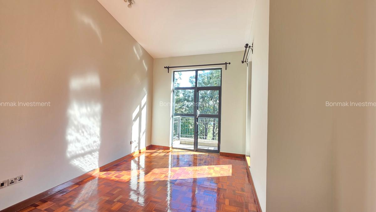 3 Bed Apartment with En Suite at Lavington - 11