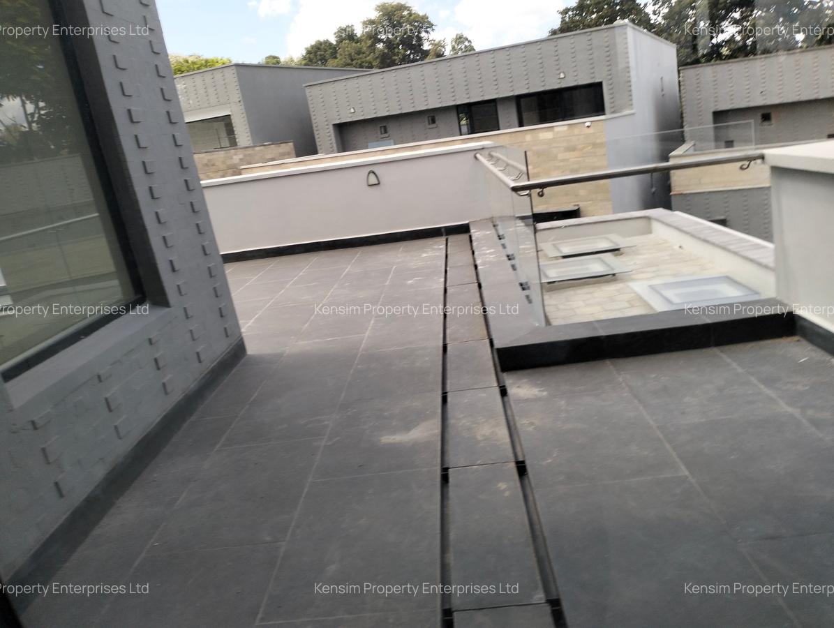 5 Bed Townhouse with En Suite in Westlands Area - 17