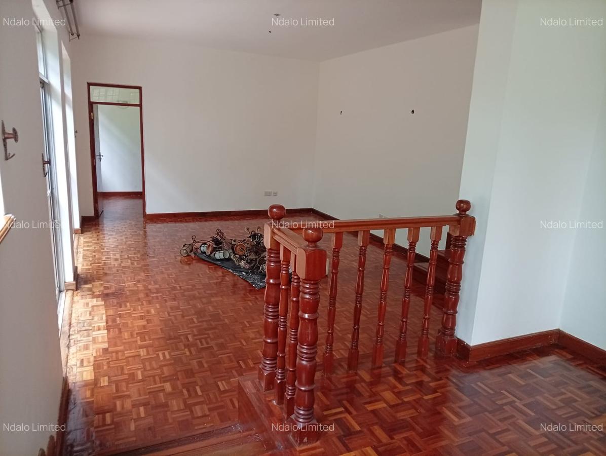 4 Bed Townhouse with En Suite at Lavington - 12