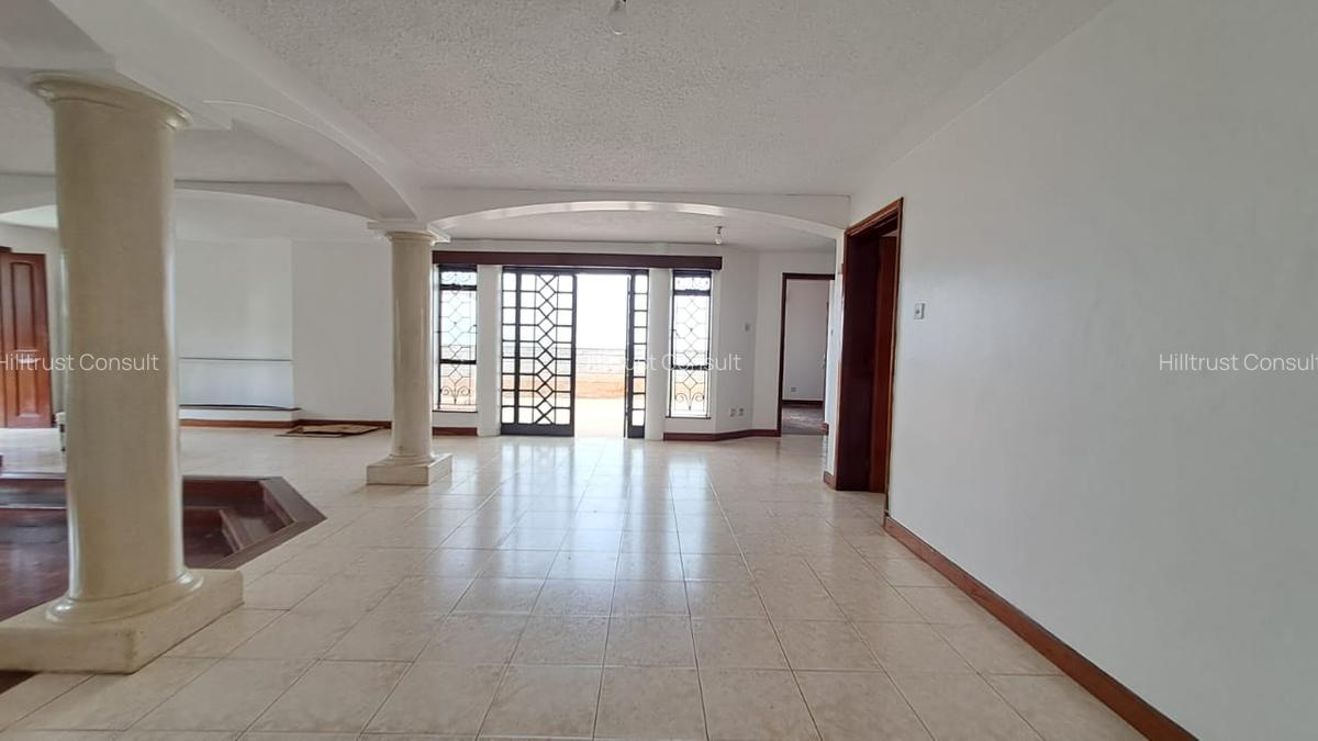 5 Bed Townhouse with En Suite in Spring Valley - 8