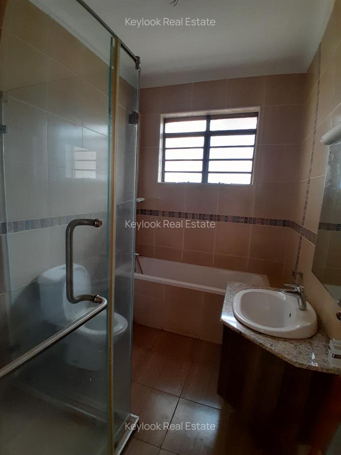 5 Bed Townhouse with En Suite at Lavington - 14