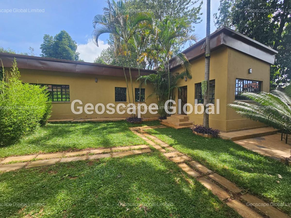 4 Bed House with En Suite in Lavington - 1