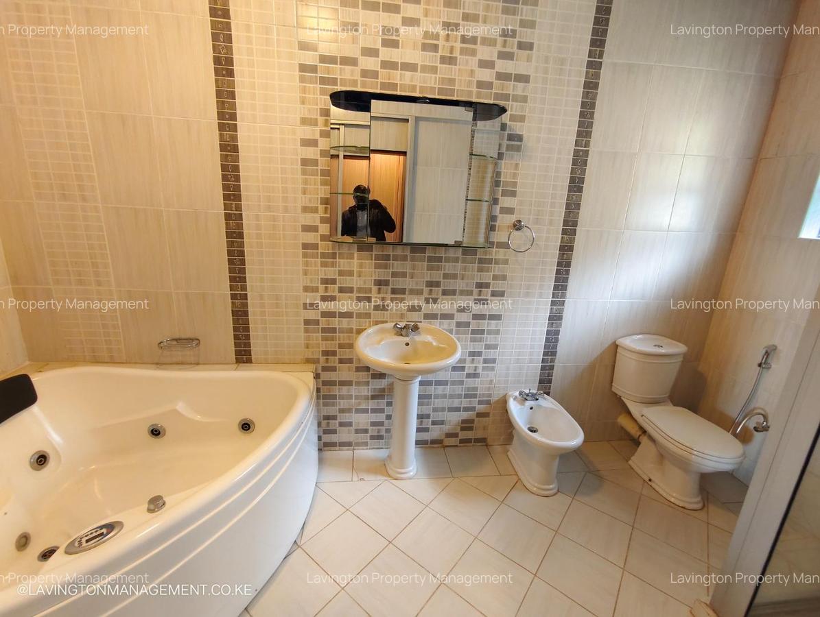 5 Bed Townhouse with En Suite at Lavington - 7