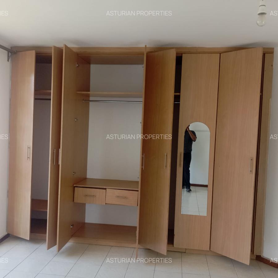 4 Bed Villa with En Suite in Westlands Area - 11