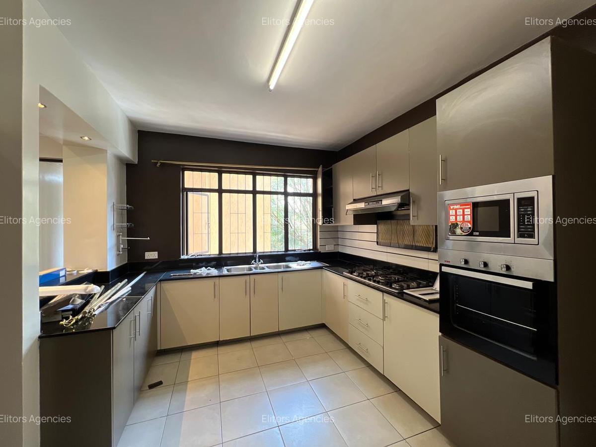 3 Bed Apartment with En Suite at Othaya Road - 3