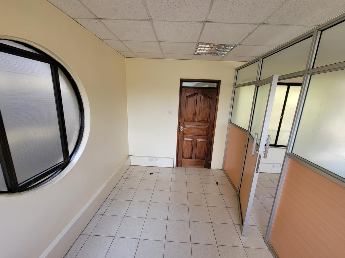 Commercial Property with Service Charge Included in Kilimani - 11