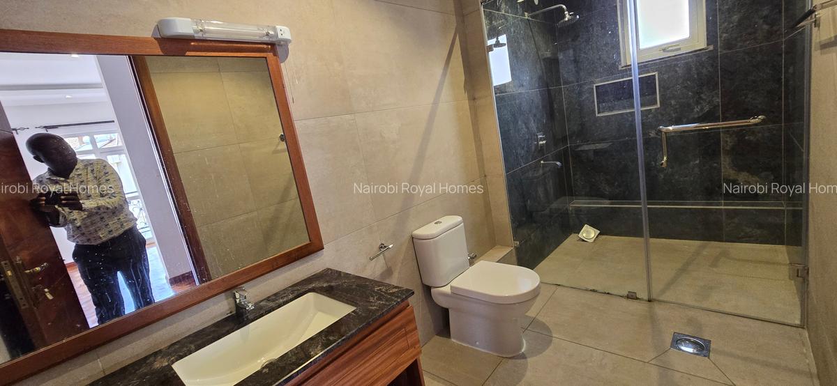 5 Bed Townhouse with En Suite at Lavington Green - 13