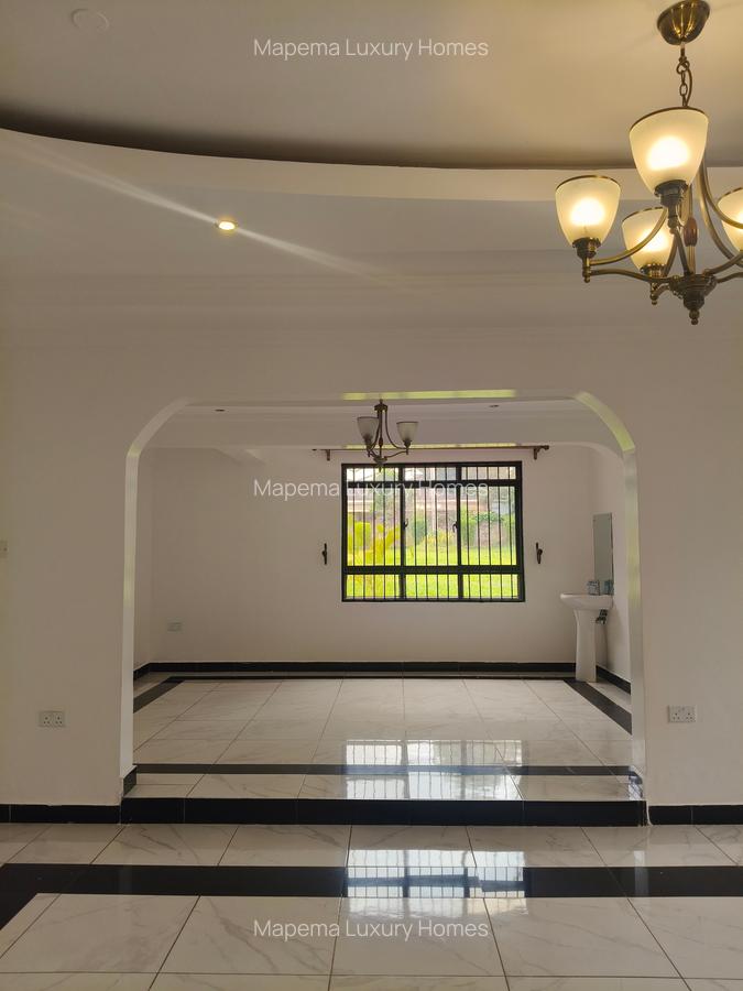 7 Bed House with En Suite at Hillcrest - 10