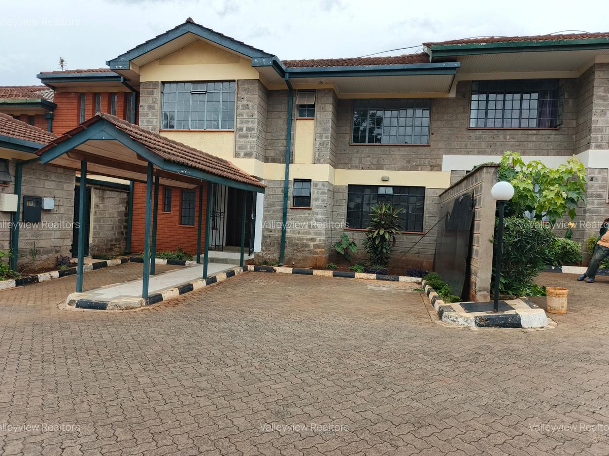 4 Bed Townhouse with En Suite at Lavington - 5