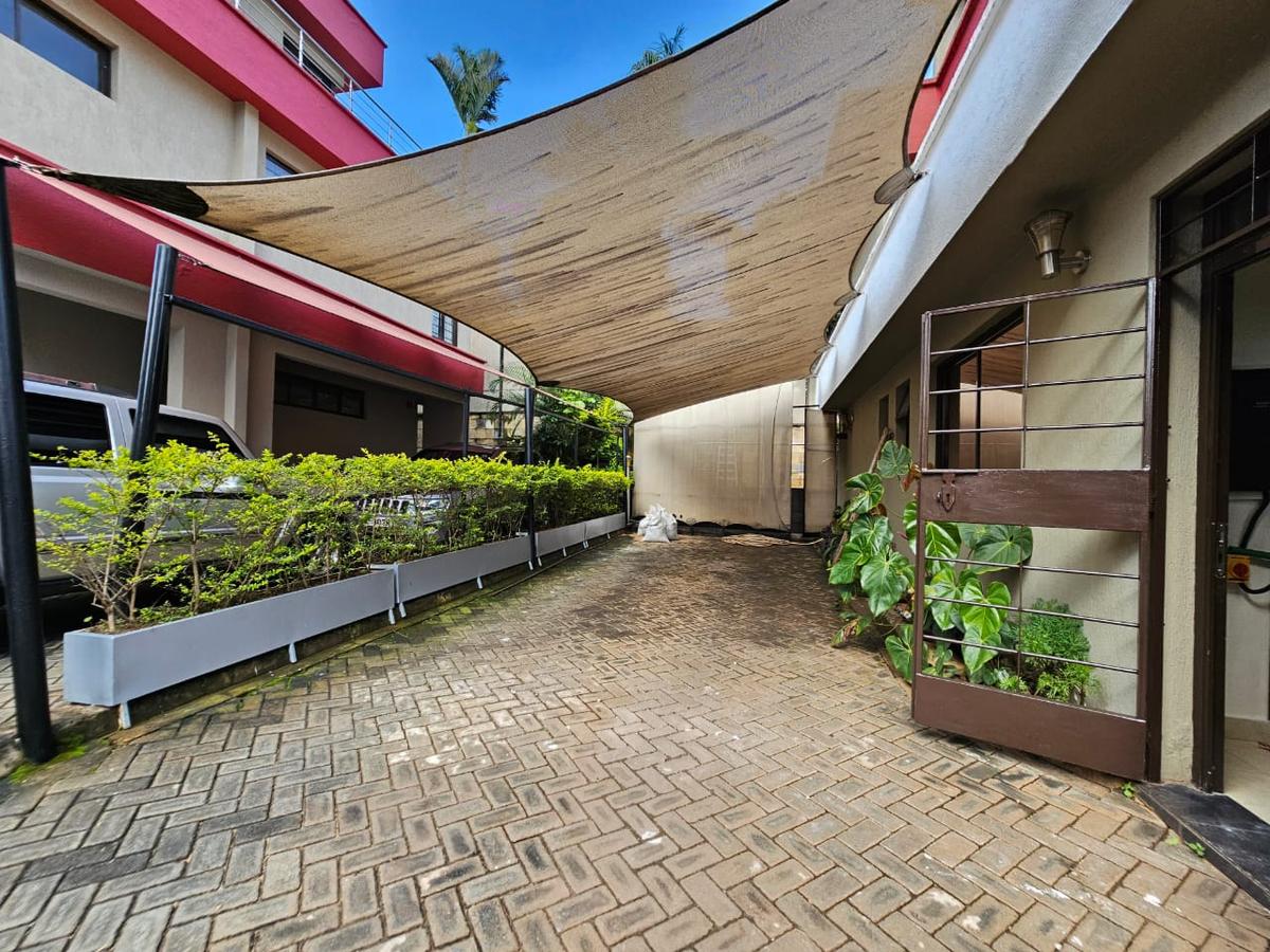 5 Bed House with En Suite in Lavington - 5