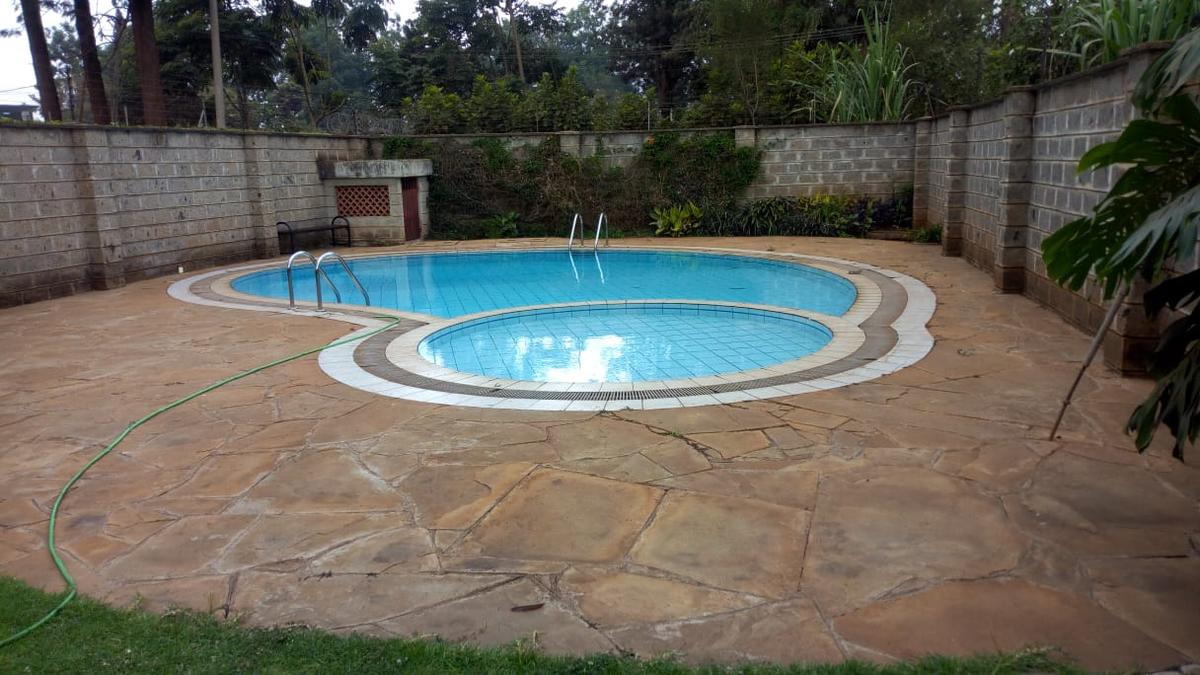 4 Bed Townhouse with En Suite at Lavington - 11