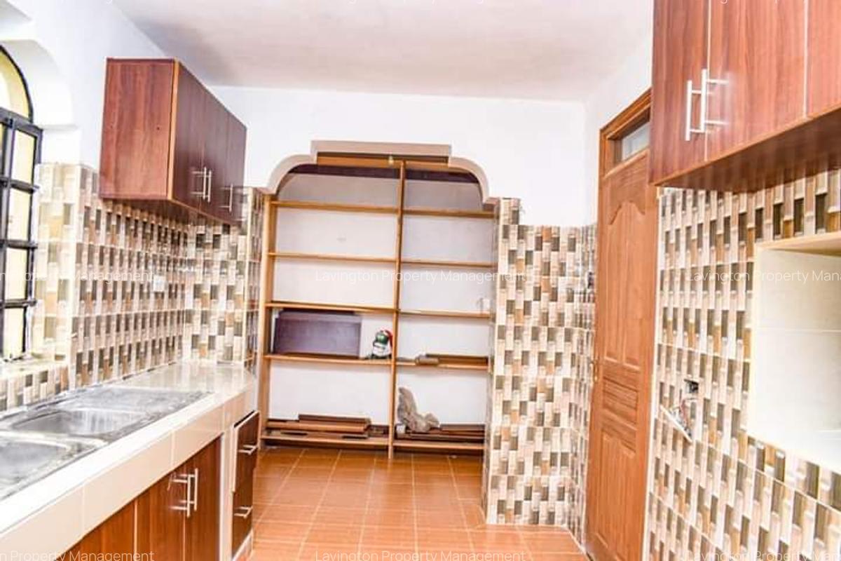 4 Bed House with En Suite at Pipeline - 4