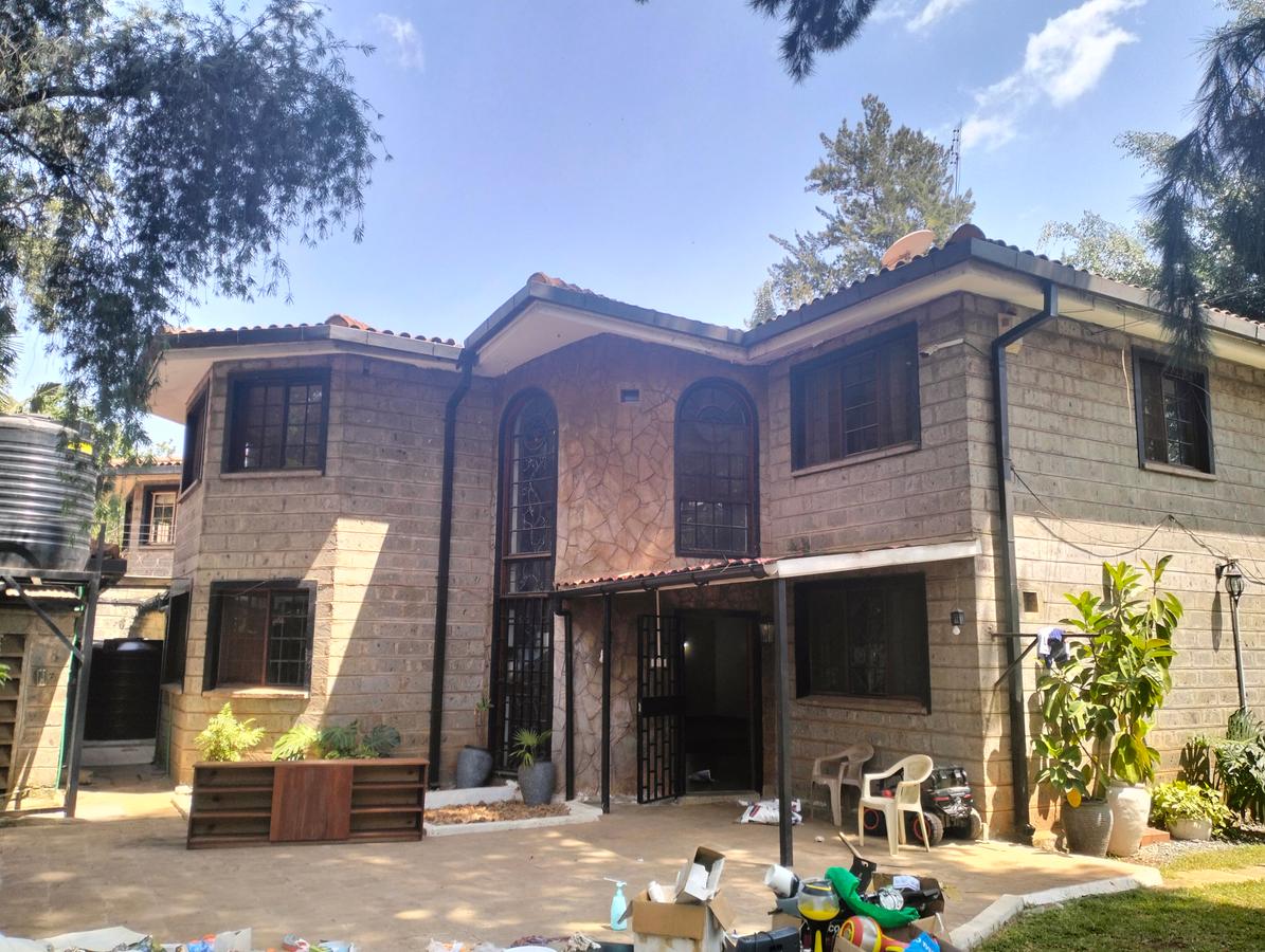 5 Bed Townhouse with En Suite in Lavington - 1