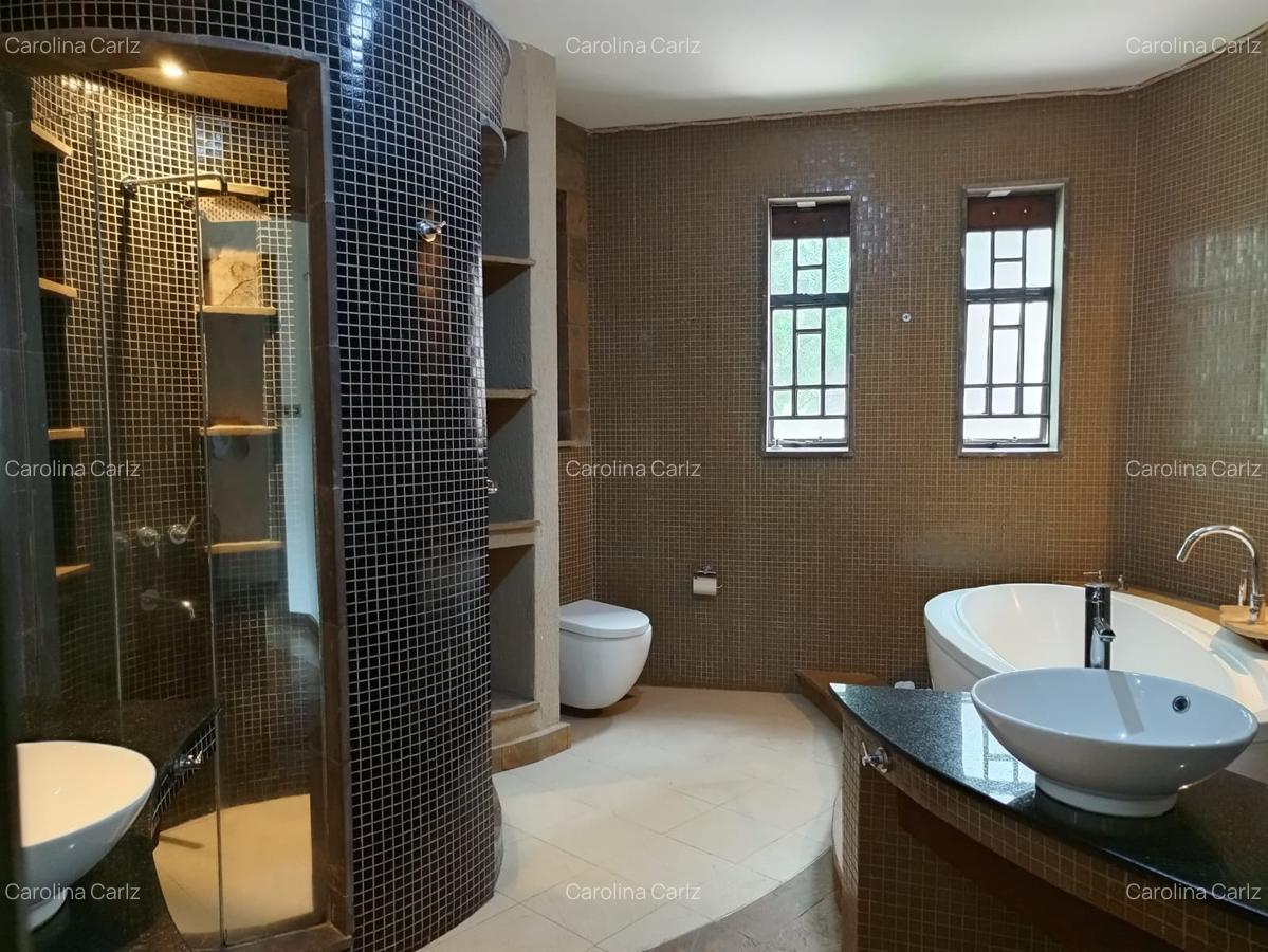 4 Bed House with En Suite in Lake View - 10