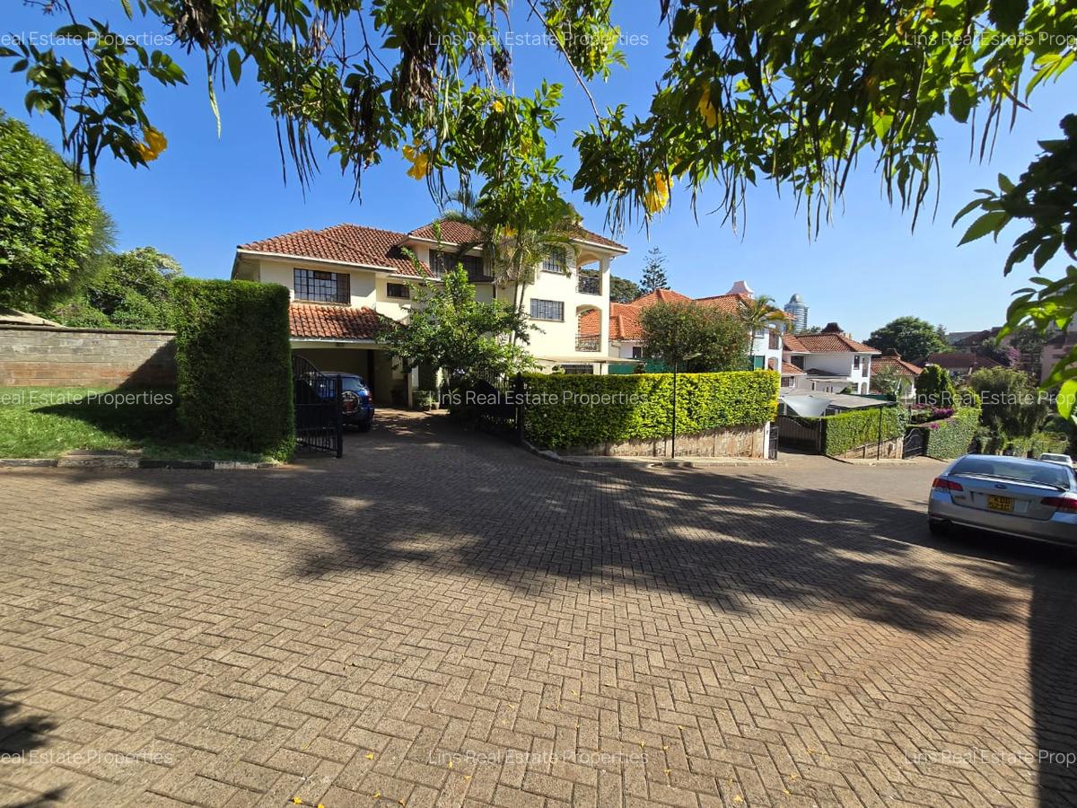 4 Bed Townhouse with En Suite in Spring Valley - 1