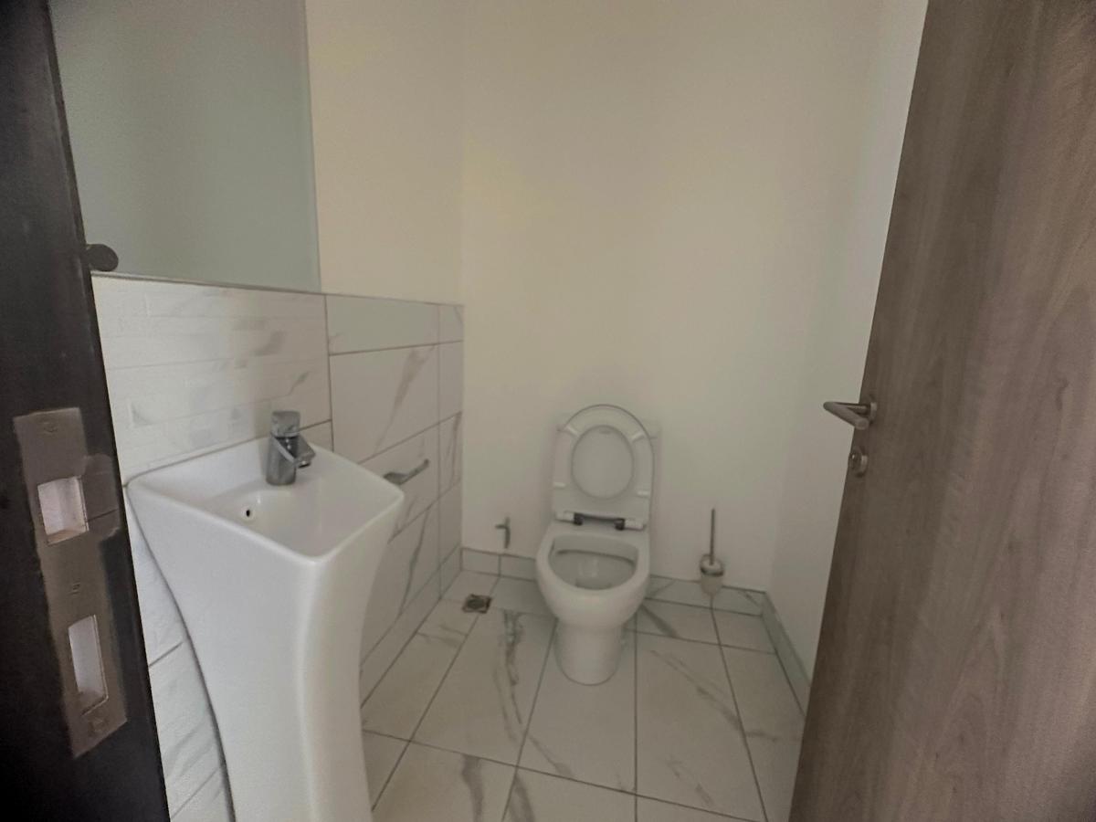 1 Bed Apartment with En Suite at Rosslyn - 16