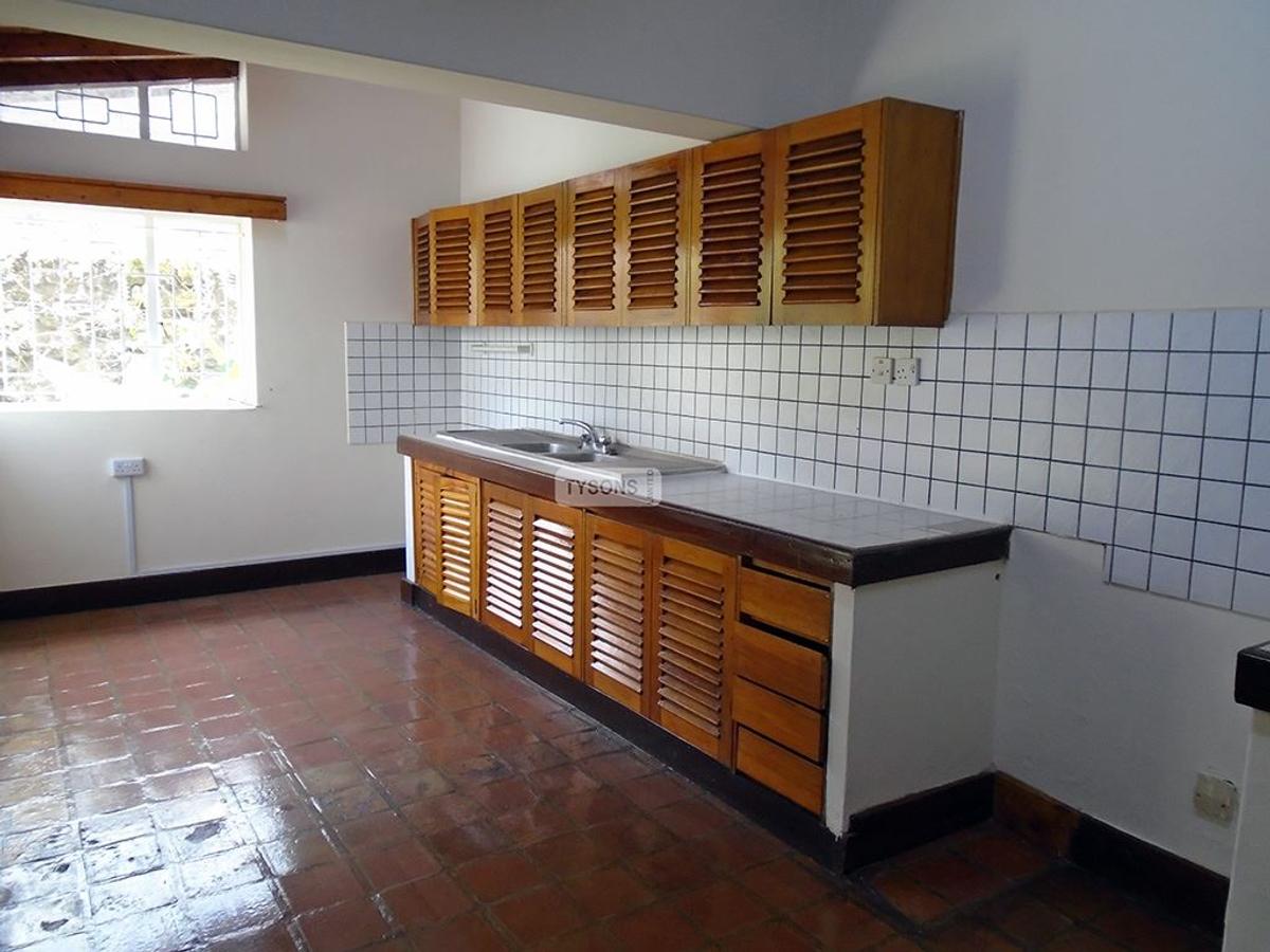 4 Bed Townhouse with En Suite in Riverside - 9