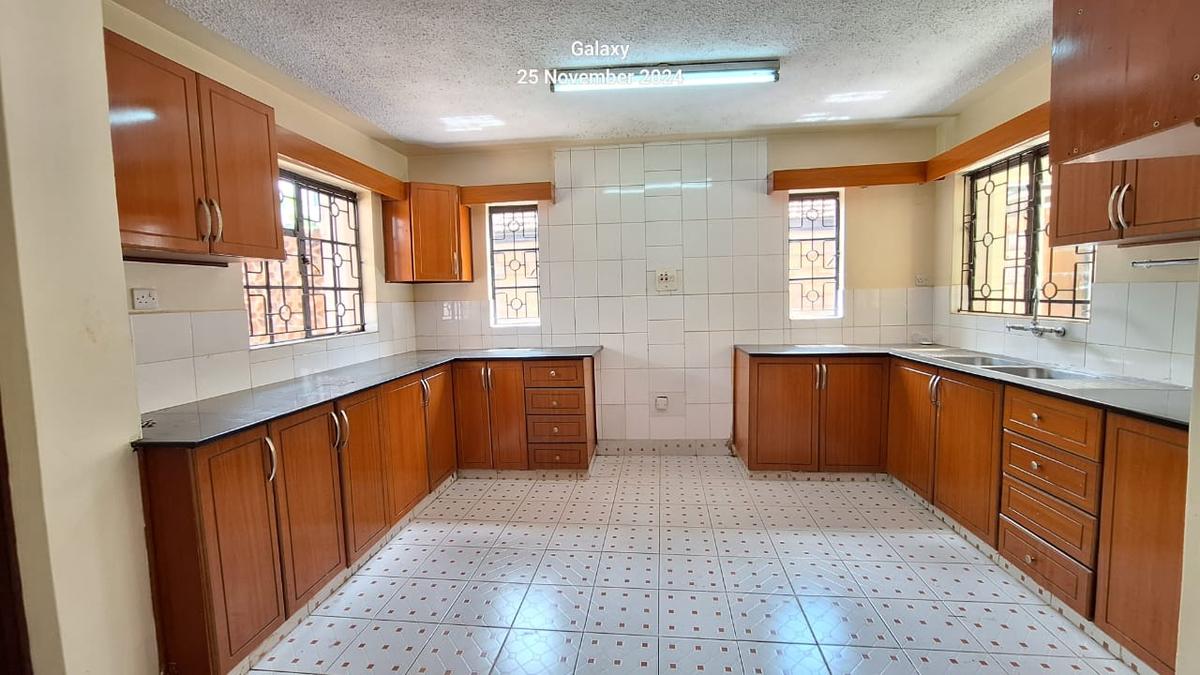 5 Bed House with En Suite in Kyuna - 18