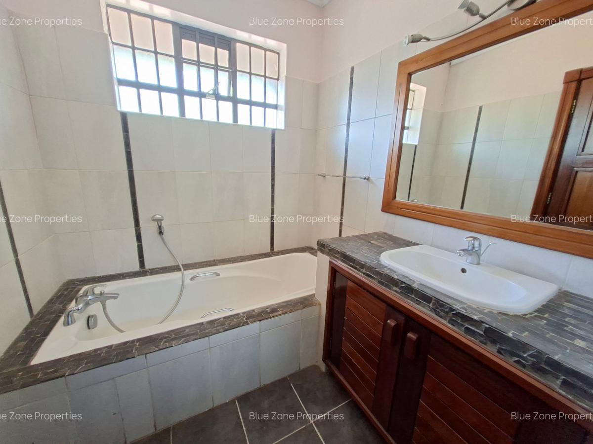 4 Bed Townhouse with En Suite at Off Peponi Rd - 18