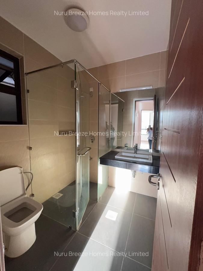 2 Bed Apartment with Swimming Pool in Kilimani - 11