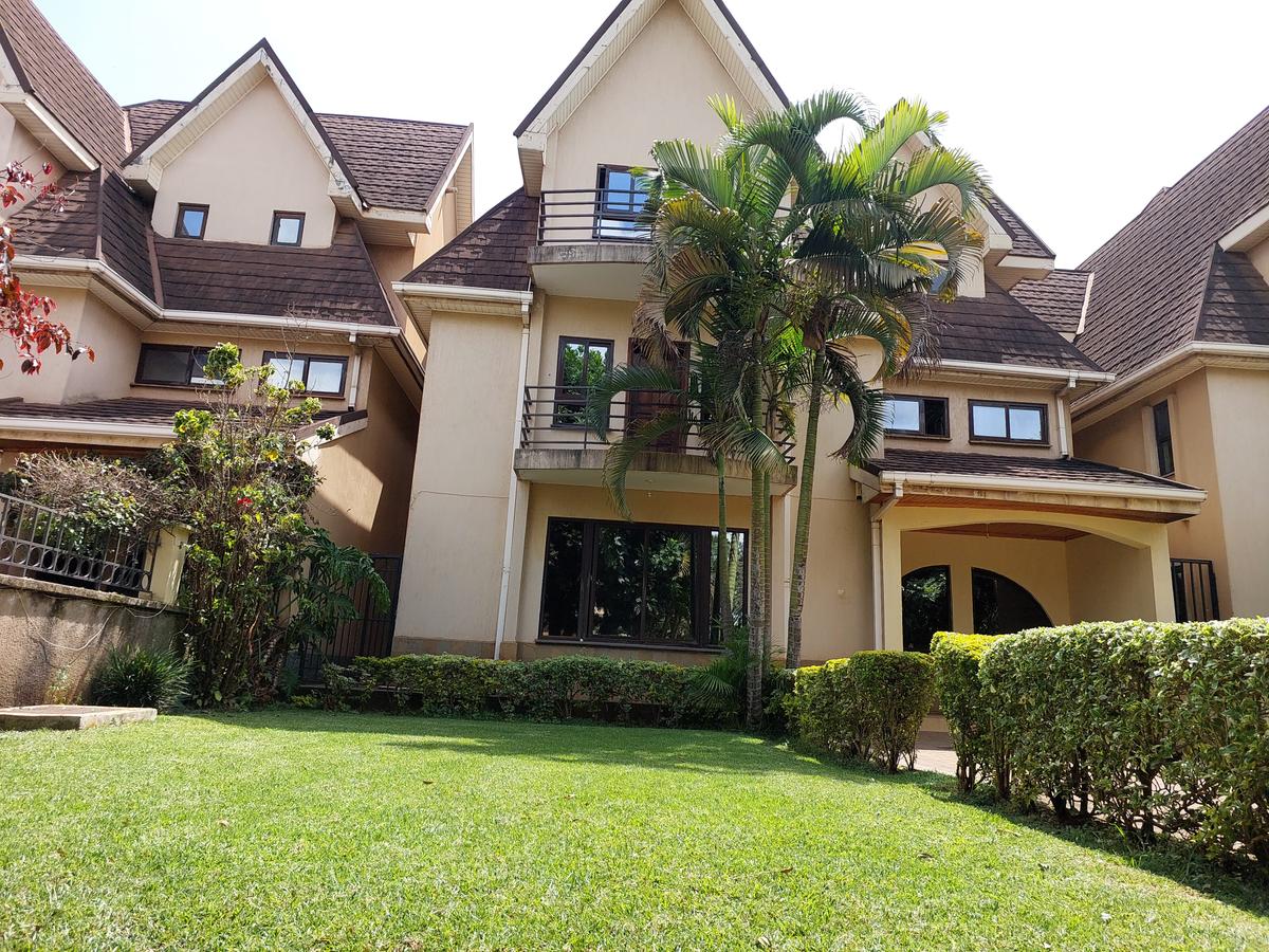 5 Bed Townhouse with En Suite at Lavington - 1