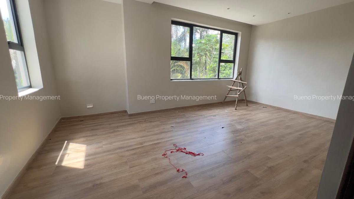 5 Bed Townhouse with En Suite in Lavington - 2