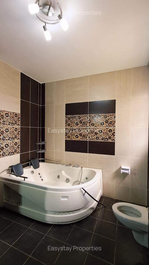5 Bed House with En Suite in Runda - 9