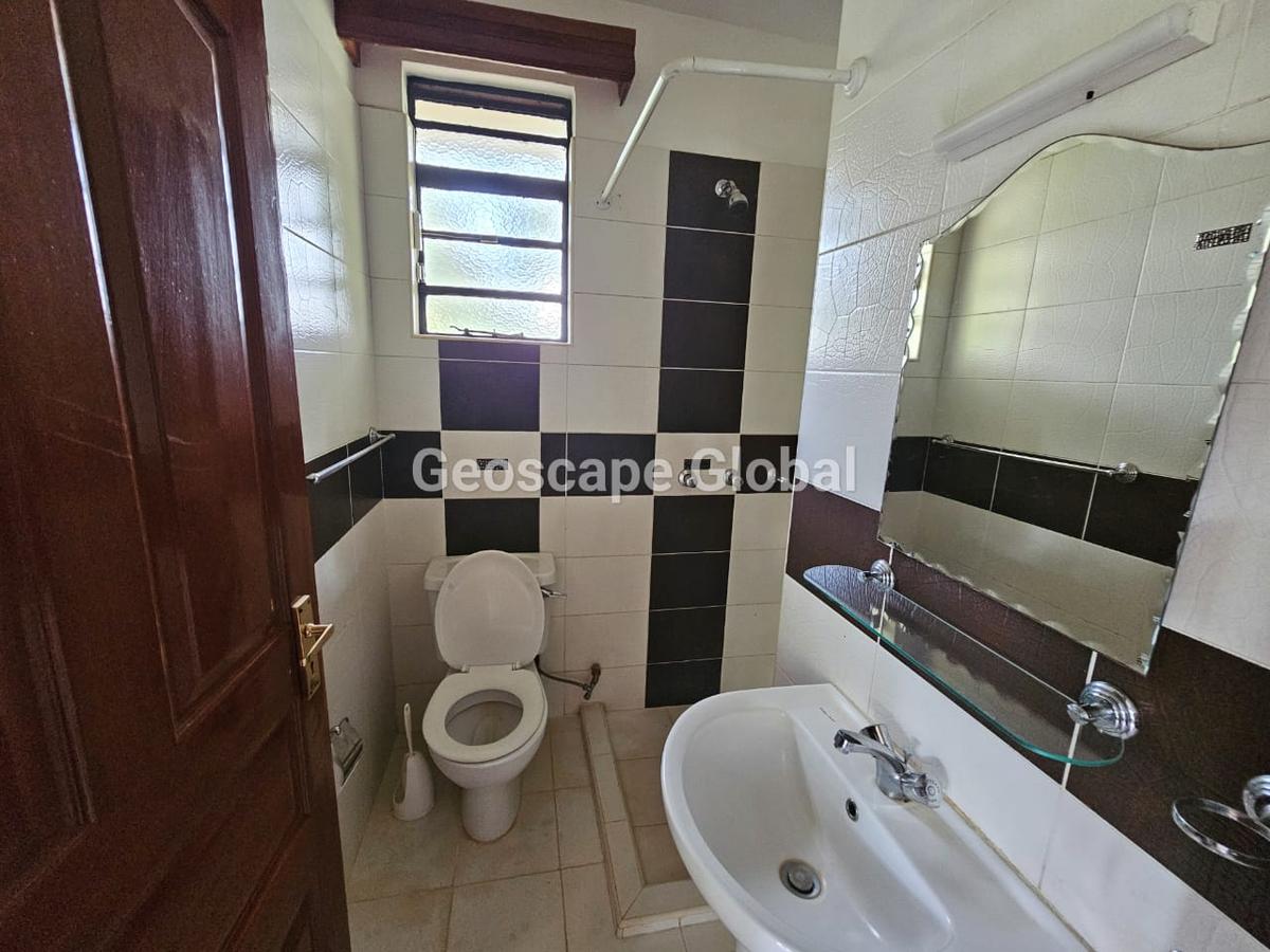 5 Bed House with En Suite in Rosslyn - 18