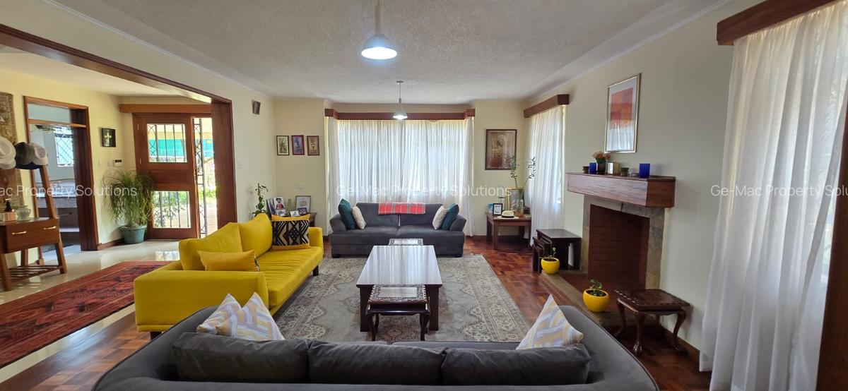 5 Bed House with En Suite in Lavington - 3