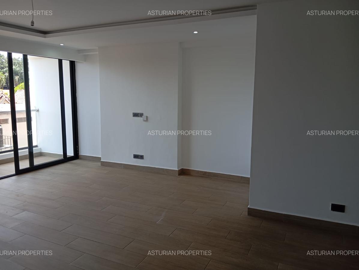 3 Bed Apartment with En Suite in Riverside - 2