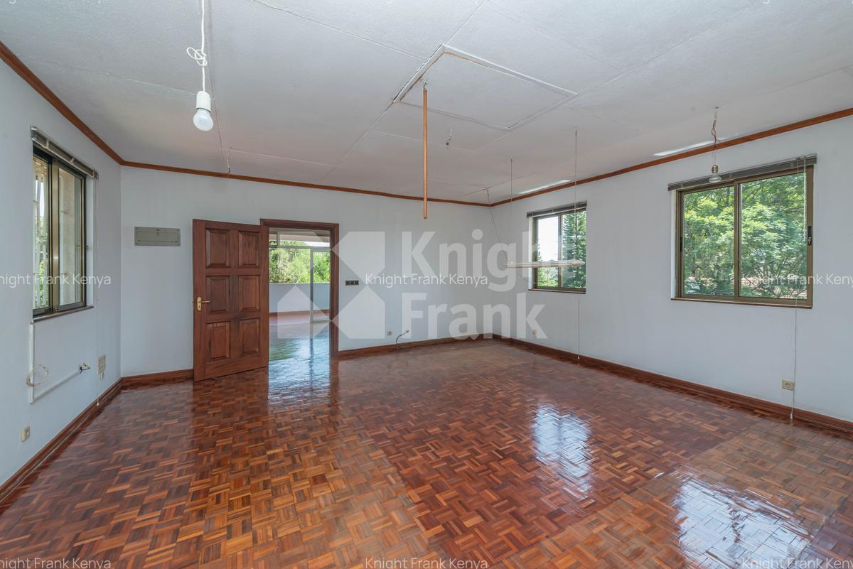 10 Bed House with Garden at Rosslyn Lone Tree - 13