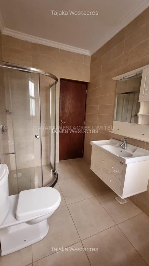 3 Bed Apartment with En Suite at Hatheru Road - 16