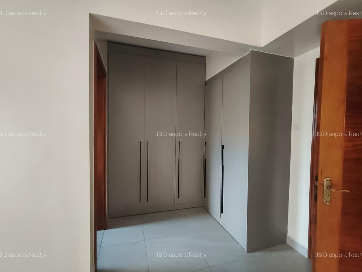 2 Bed Apartment with En Suite at Wood Avenue - 16
