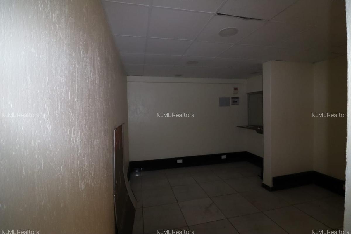 300 ft² Office with Service Charge Included in Westlands Area - 4