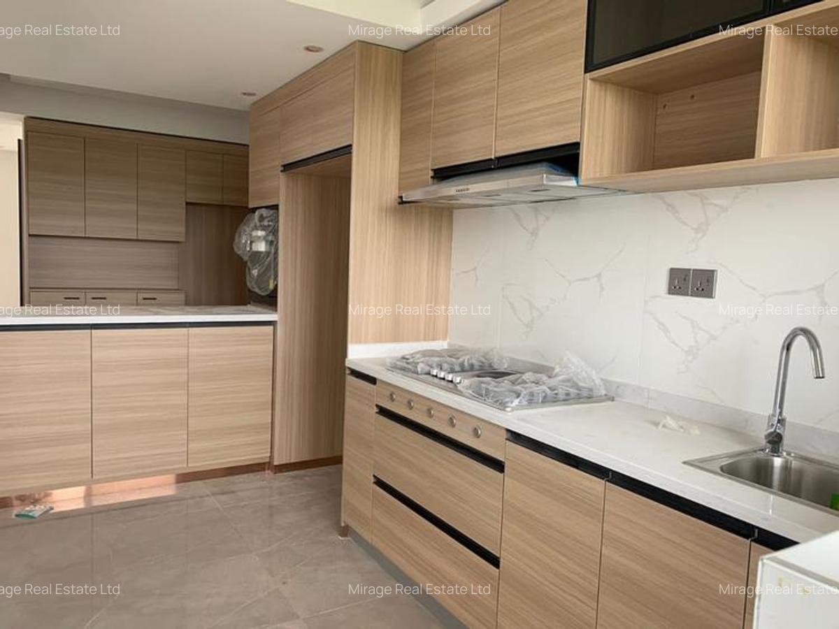 3 Bed Apartment with En Suite in Riverside - 6