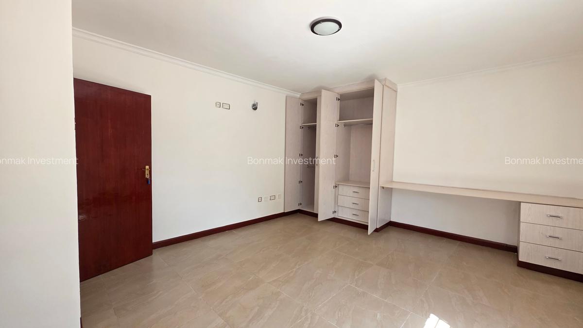 4 Bed House with En Suite at Old Runda - 19