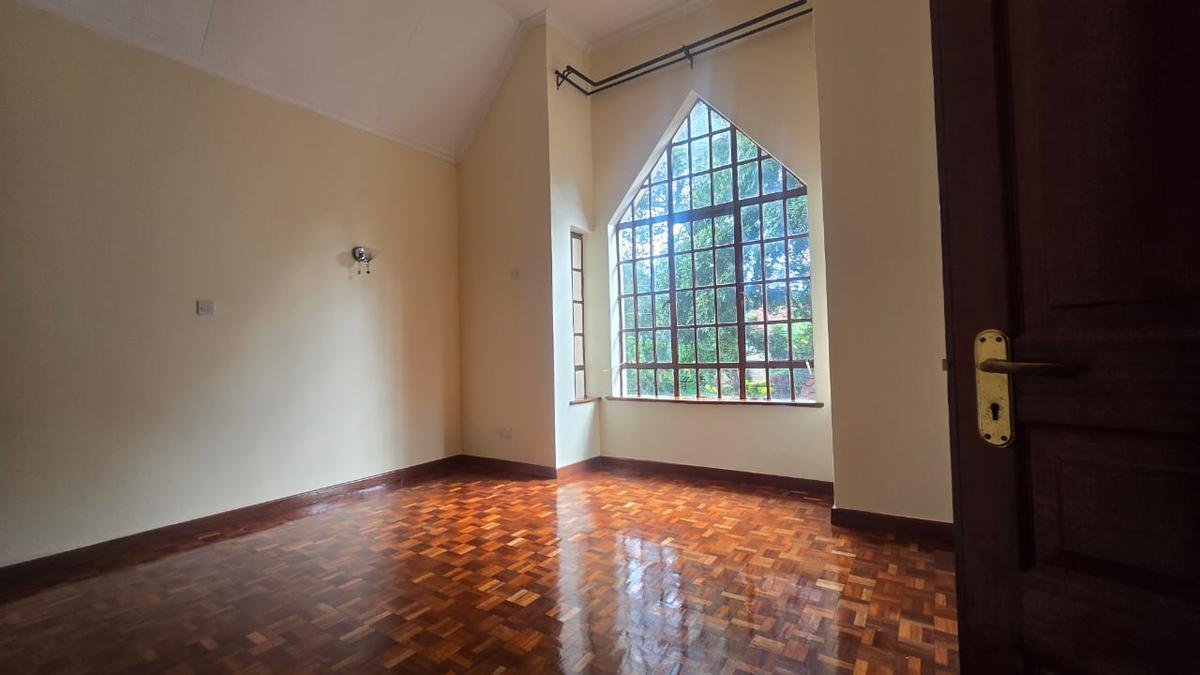 5 Bed Townhouse with En Suite in Lavington - 19