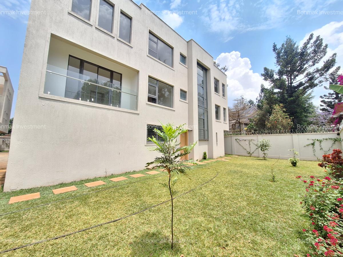 5 Bed Townhouse with En Suite at Lavington - 18