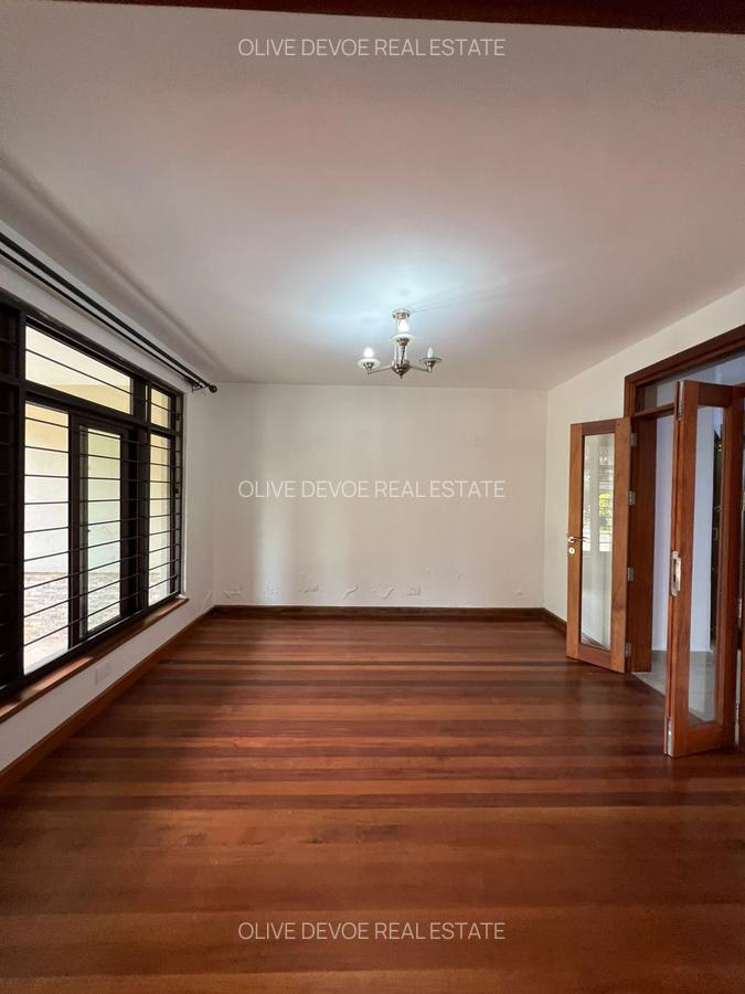 5 Bed Townhouse with En Suite in Lavington - 4