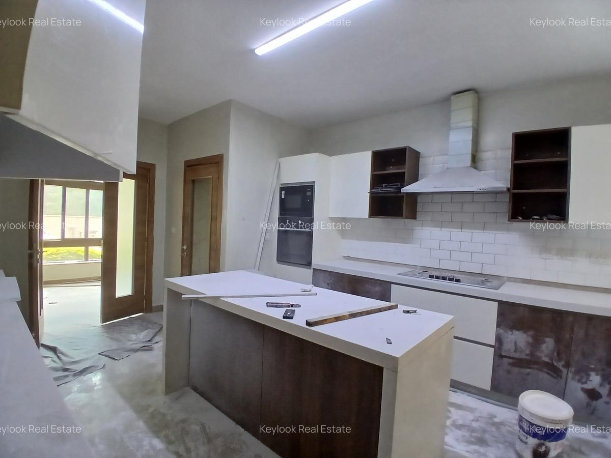 5 Bed Townhouse with En Suite at Lavington - 7