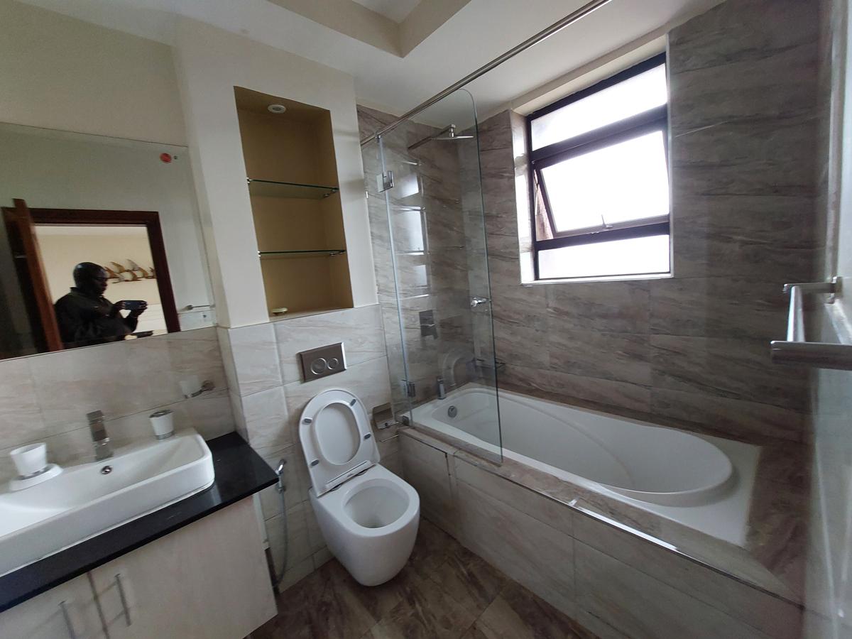 3 Bed Apartment with En Suite at Riverside Drive - 7