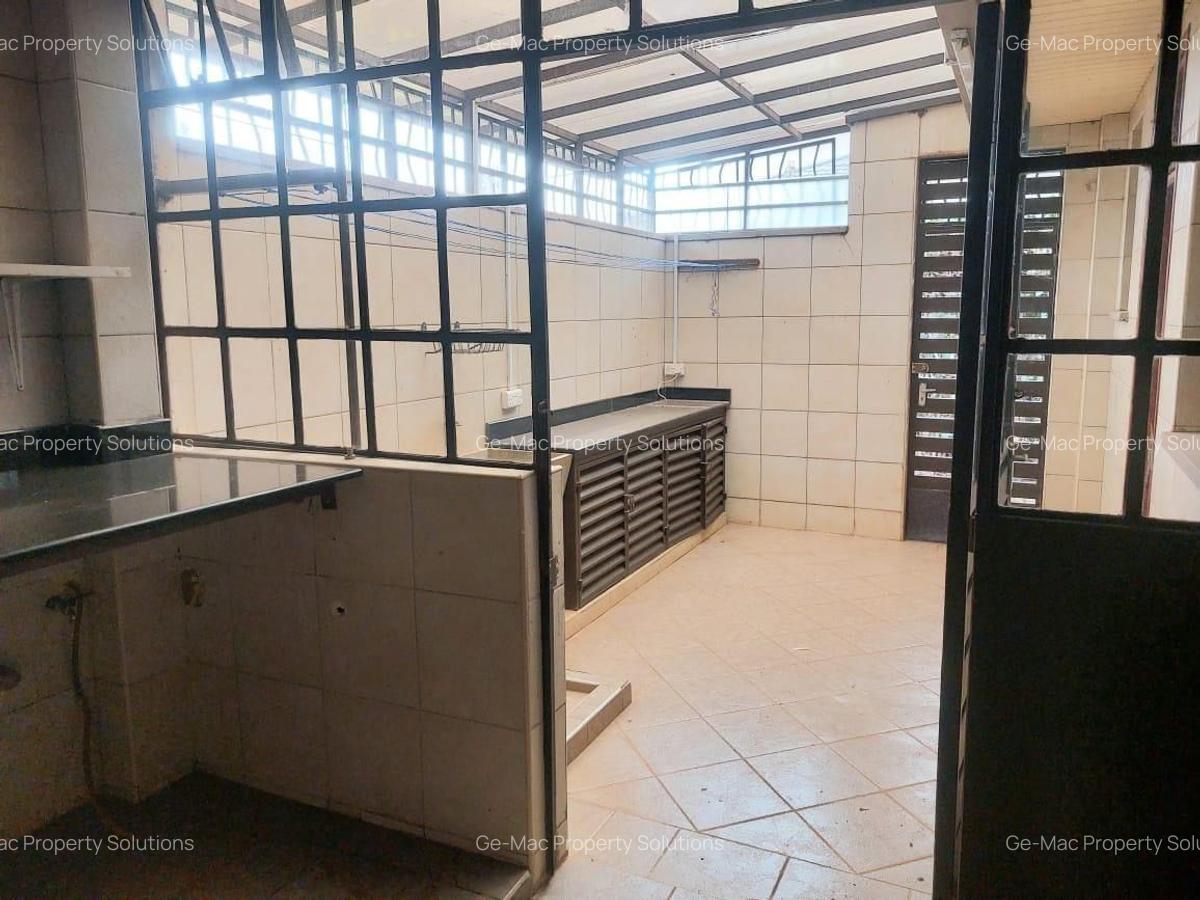 4 Bed House with En Suite in Garden Estate - 9