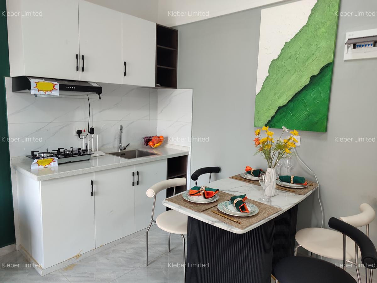 Serviced Studio Apartment with En Suite at Wanyee Road - 2