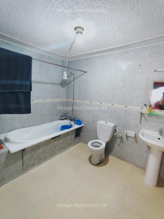 6 Bed House with En Suite in Lavington - 9