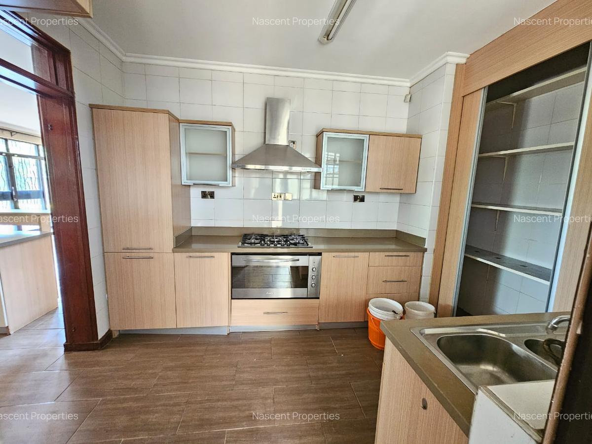 4 Bed Villa with En Suite in Ridgeways - 5