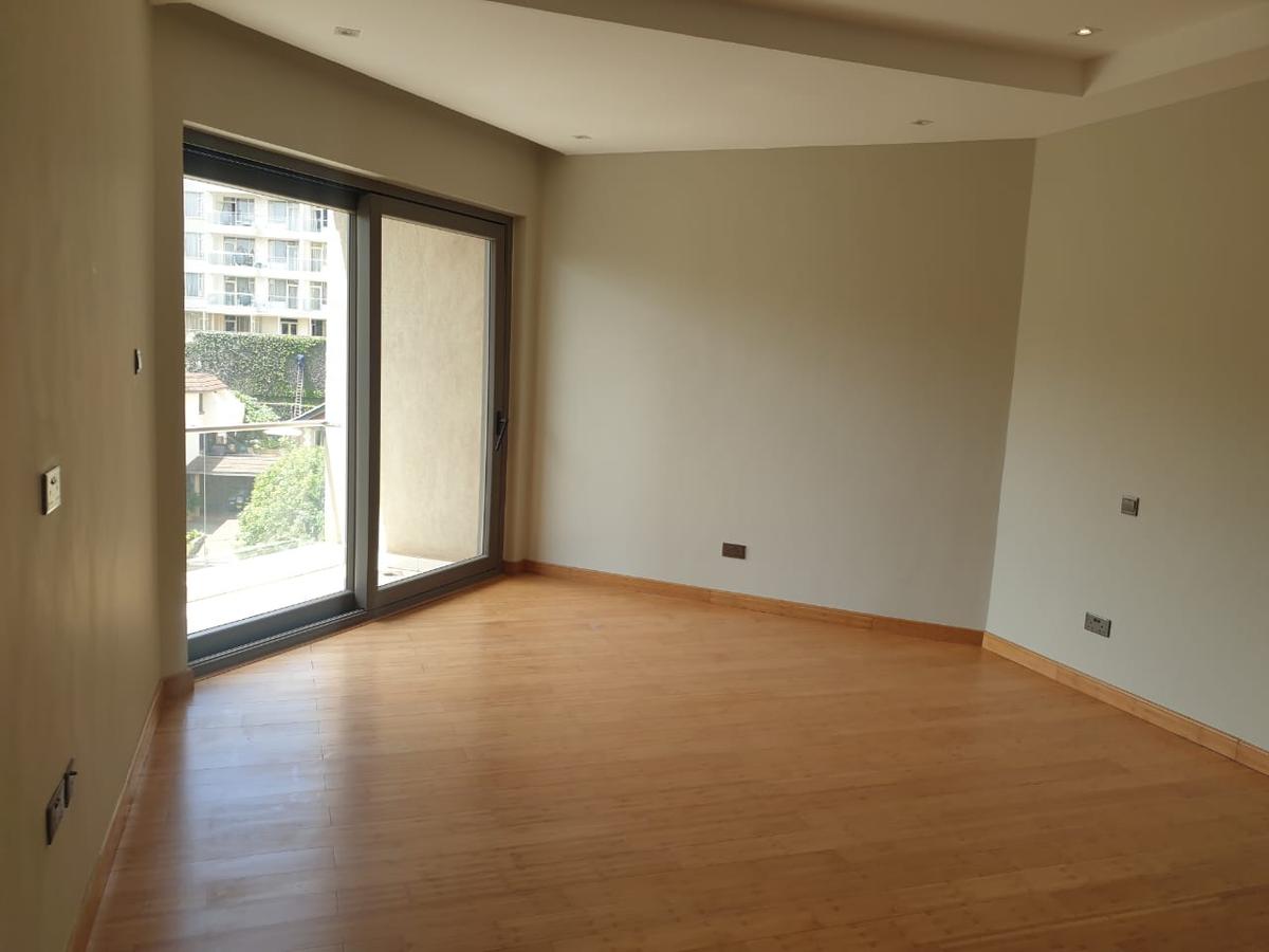 3 Bed Apartment with En Suite in Riverside - 8