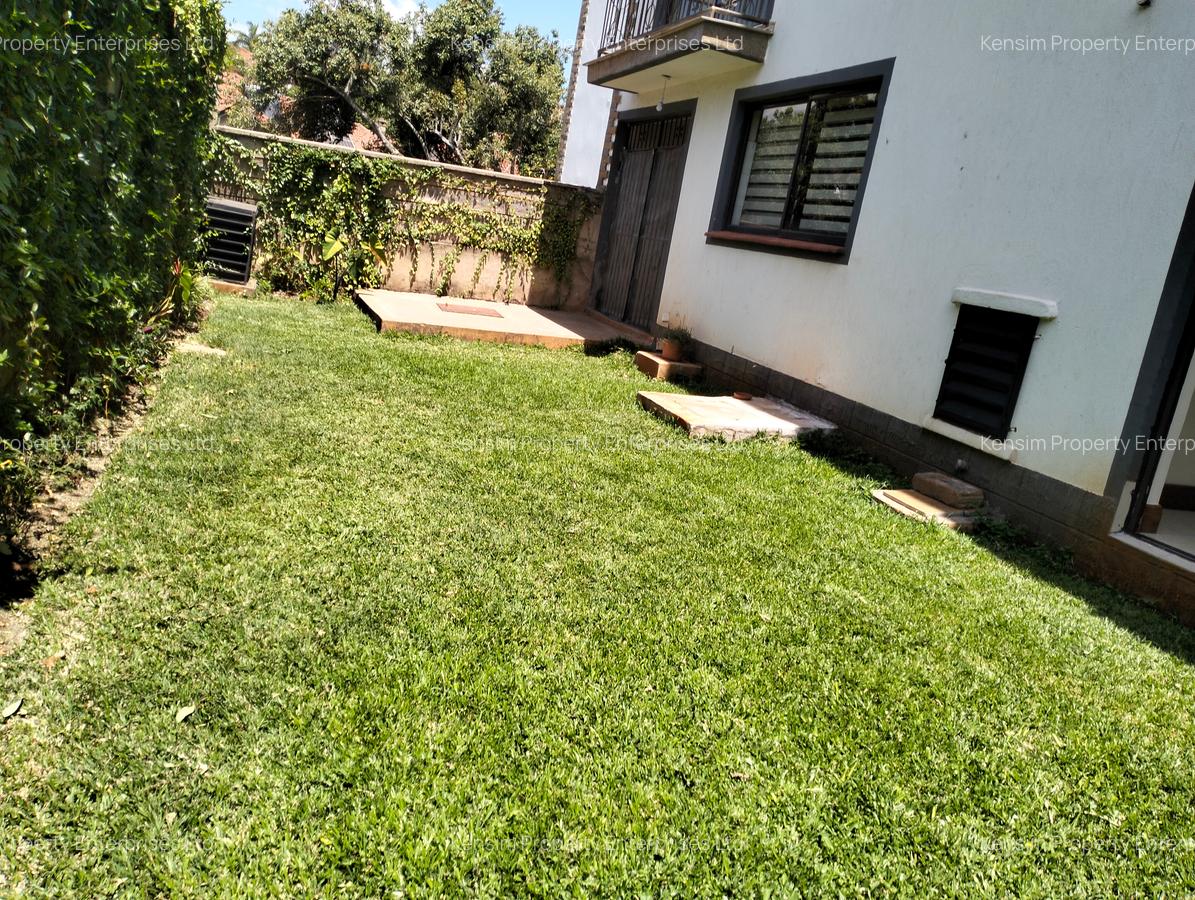 5 Bed Townhouse with En Suite in Brookside - 2